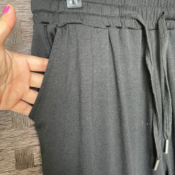 Black & Tan Stripe Two-Piece Lounge Set – Size M - Picture 2 of 7